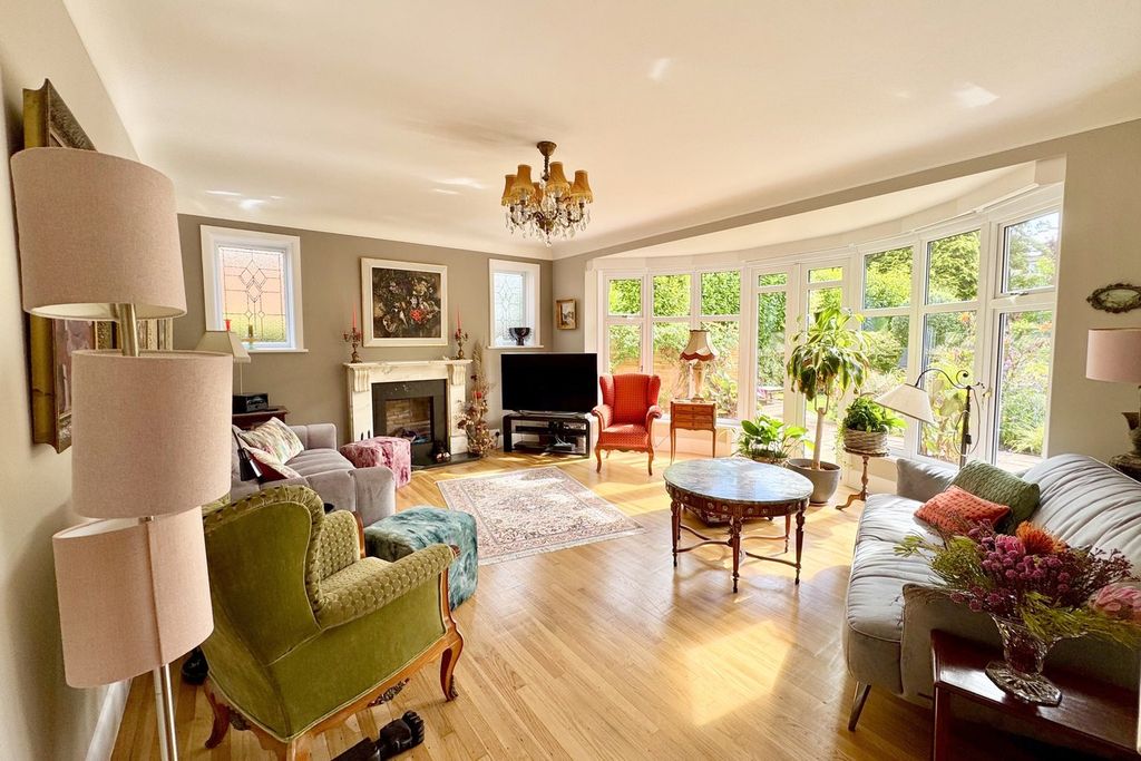 Property photo 2 of 32