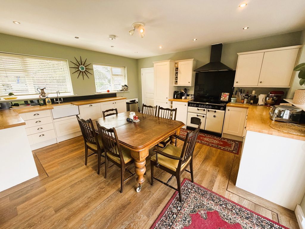 Property photo 2 of 39