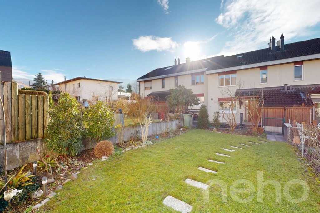 Property photo 3 of 12