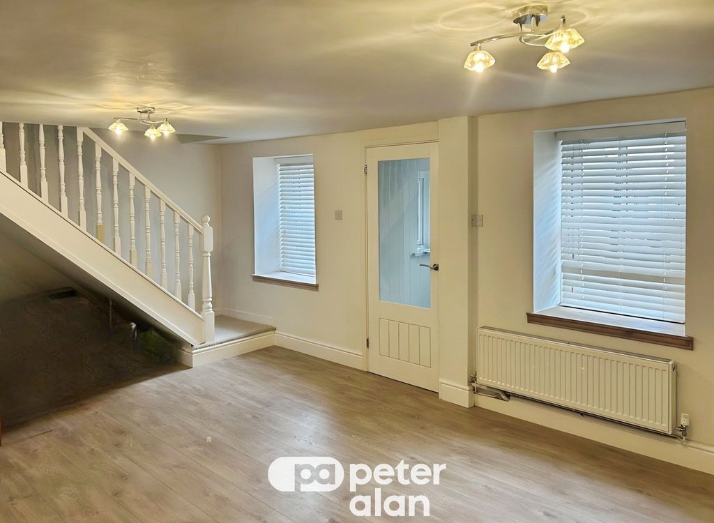 Property photo 3 of 17 Living Room