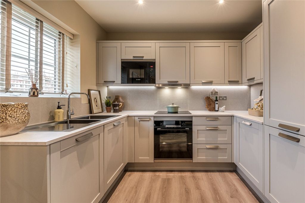 Property photo 2 of 11 Kitchen
