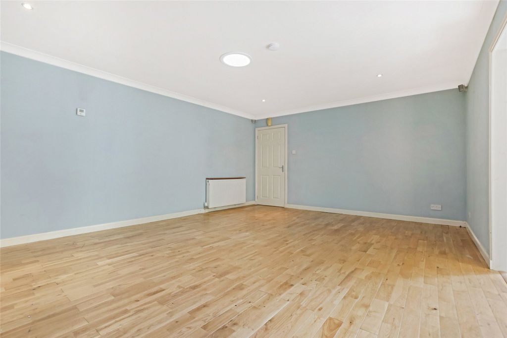 Property photo 3 of 27 Picture No. 05