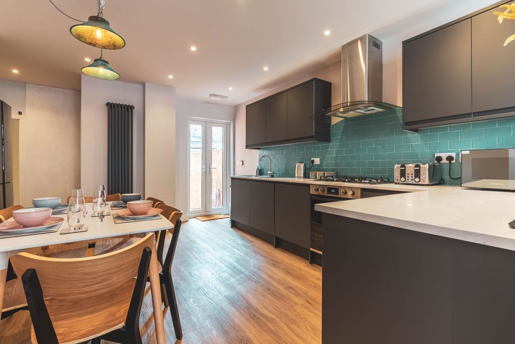 Property photo 2 of 22