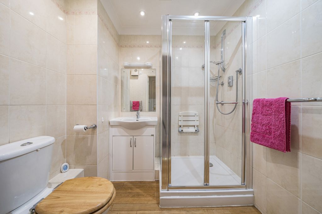 Property photo 3 of 20 1305961-7-684969E...