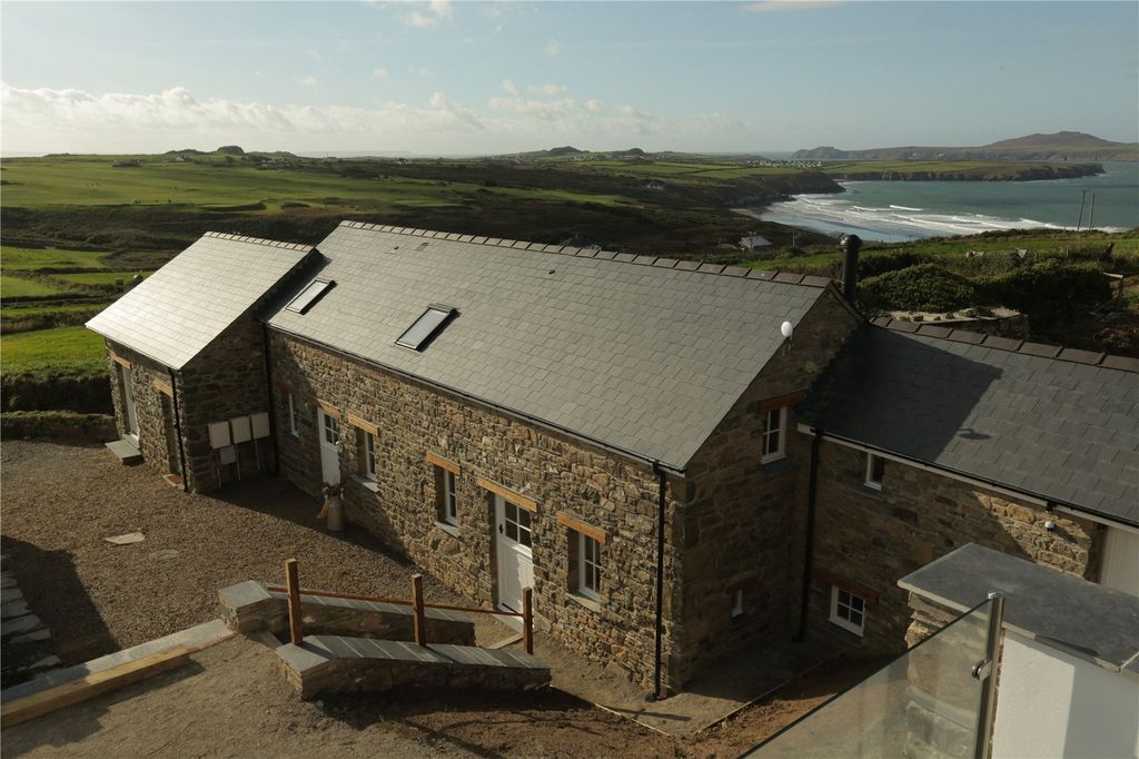 Property photo 2 of 43 Awel Y Mor
