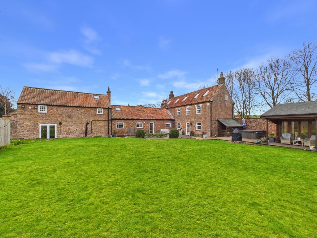 Property photo 2 of 39 4913084