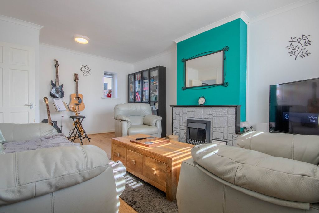 Property photo 2 of 24