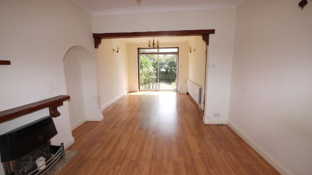 Property photo 2 of 10 3384783