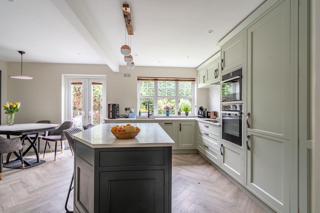 Property photo 2 of 23 Manor Farm Close-6.Jpg