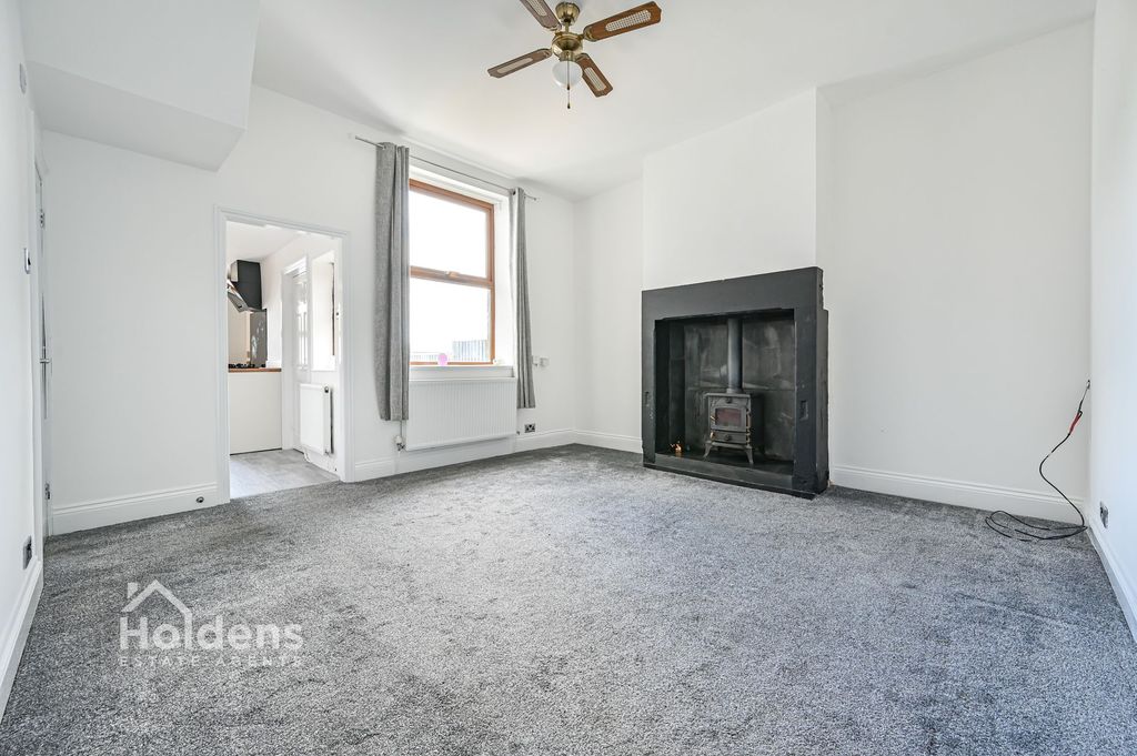 Property photo 3 of 27