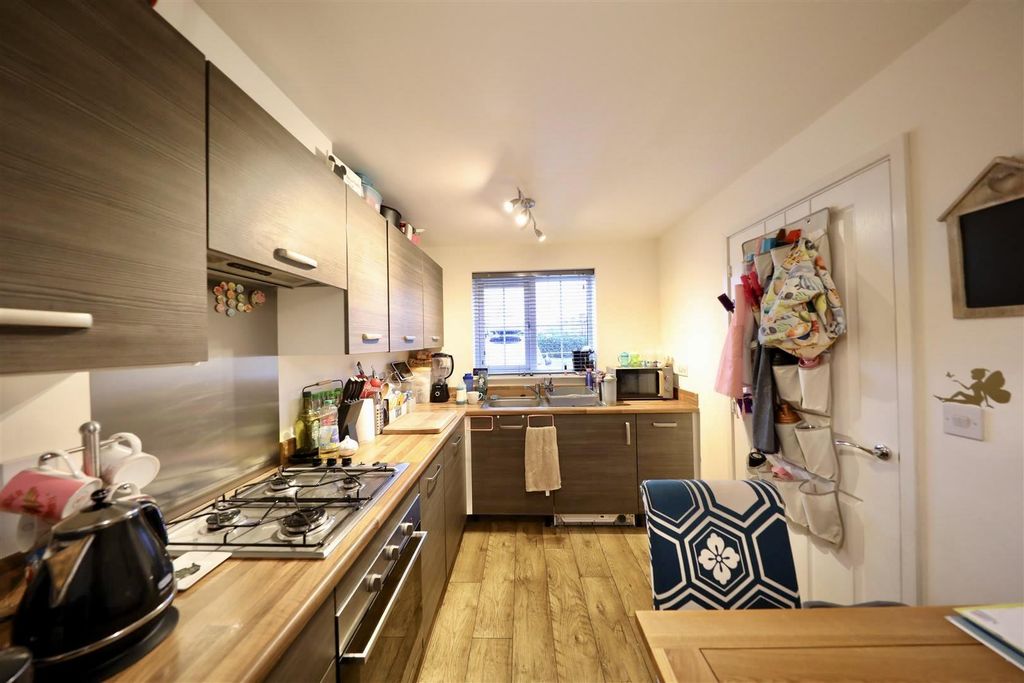 Property photo 2 of 11 Kitchen