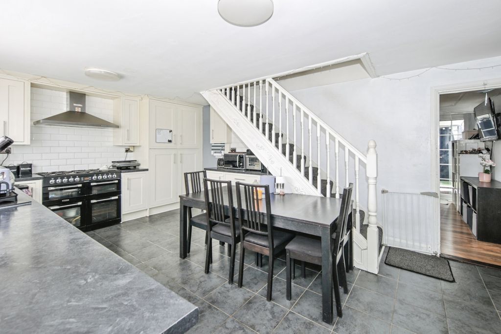 Property photo 3 of 18 Pbox-Img.Jpg