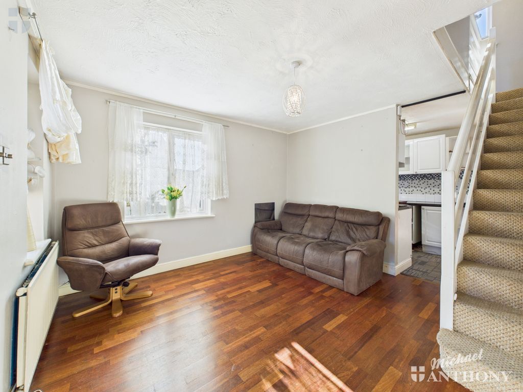 Property photo 3 of 10 Cam03852G0-Pr0424-Still001