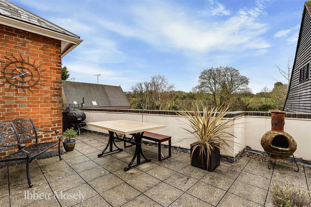 Property photo 3 of 20 29 Roof Terrace.Jpg