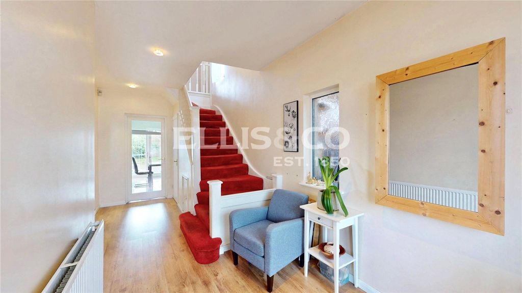 Property photo 2 of 29 Picture No. 15