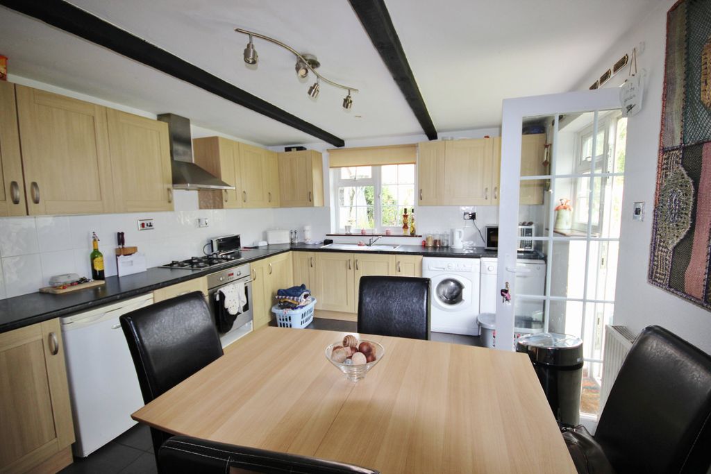 Property photo 2 of 7 Kitchen