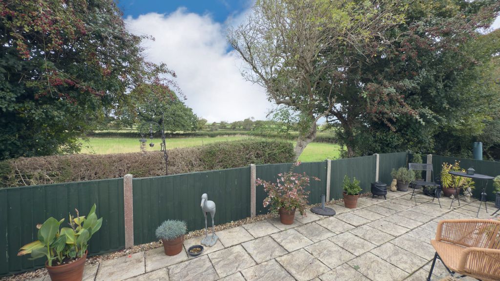 Property photo 2 of 28 402D4704-Affb-4F89-B8B8-5E4F7Ae9Bf04