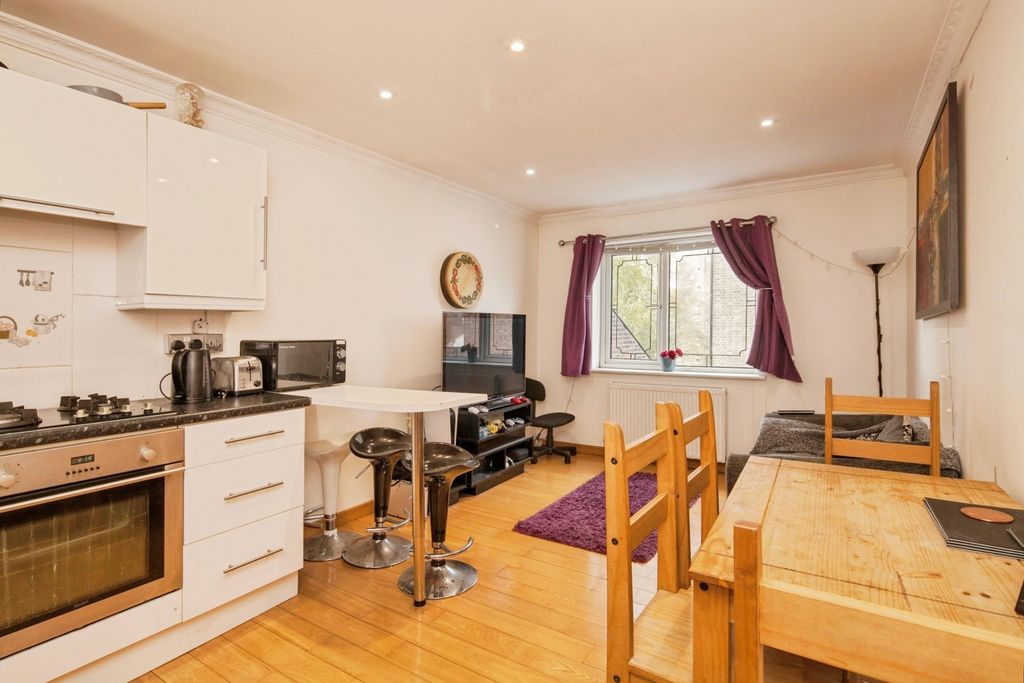 Property photo 3 of 17 Photo