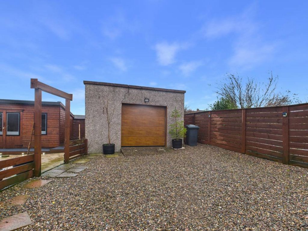 Property photo 3 of 31