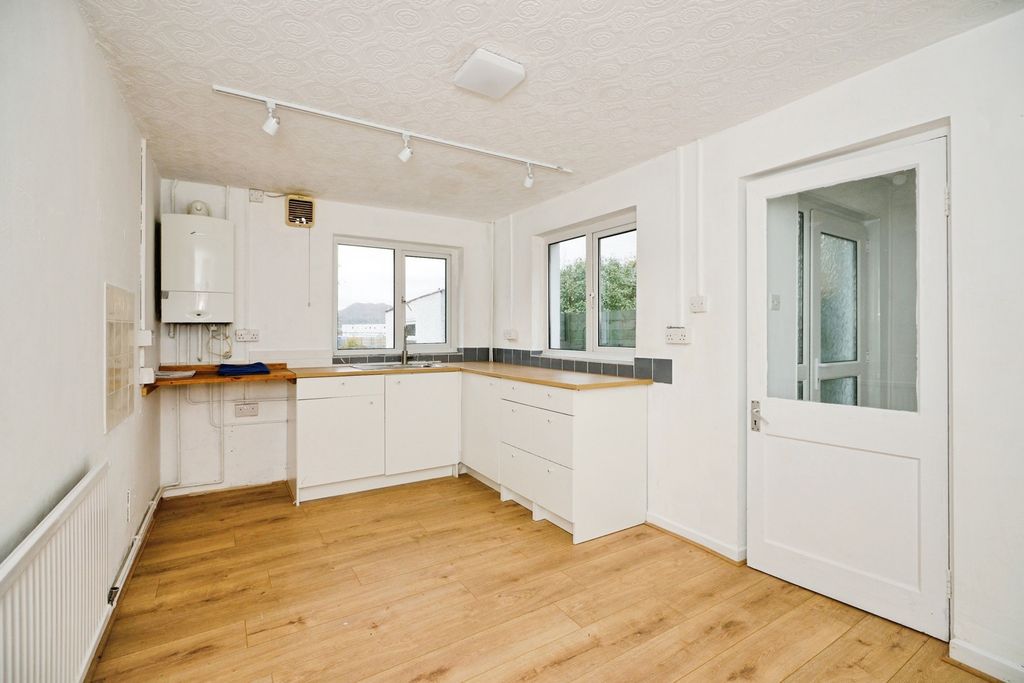 Property photo 3 of 14 Photo