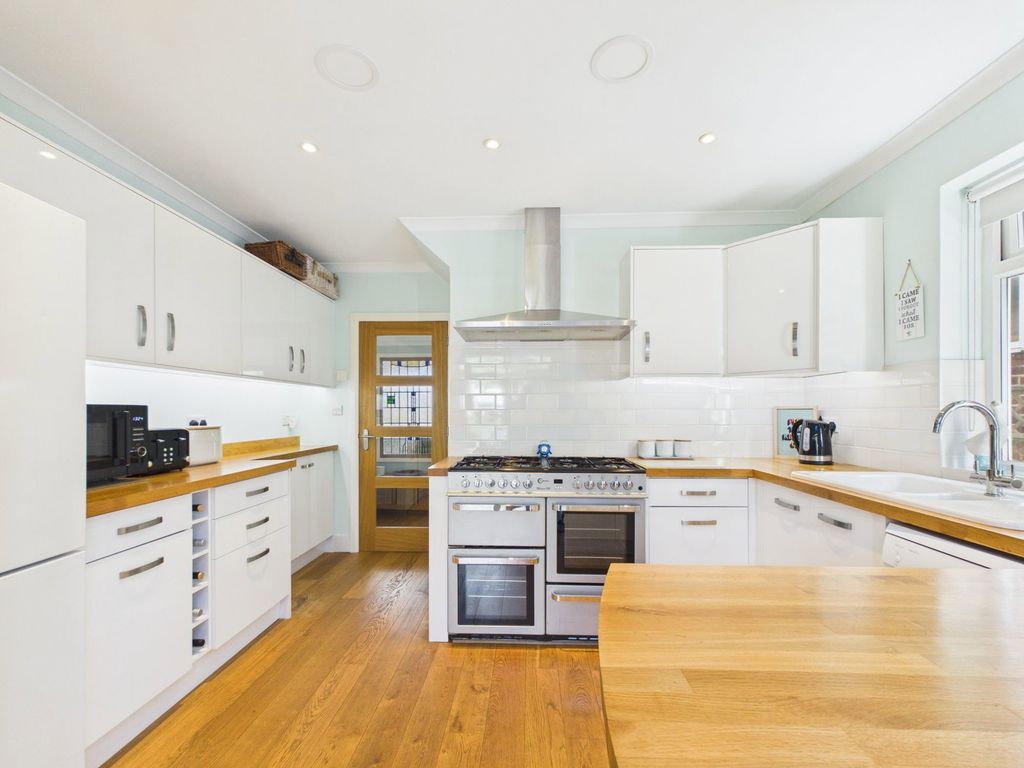 Property photo 3 of 42
