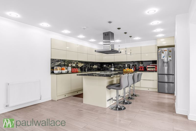 Property photo 3 of 25 Kitchen / Breakfast Room