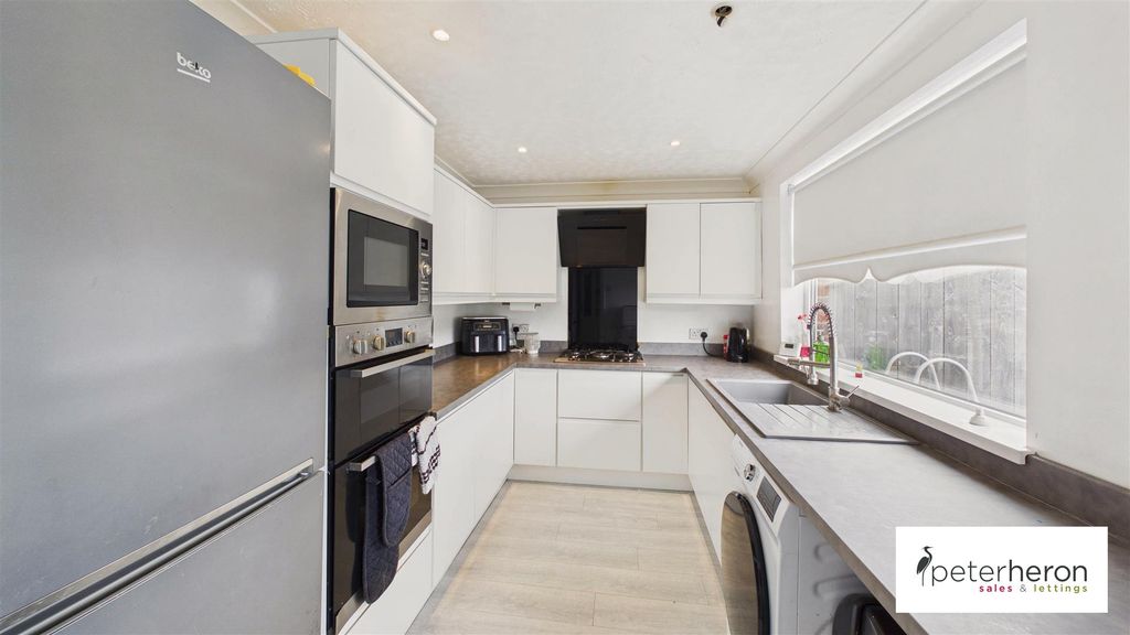 Property photo 3 of 14 Breakfasting Kitchen