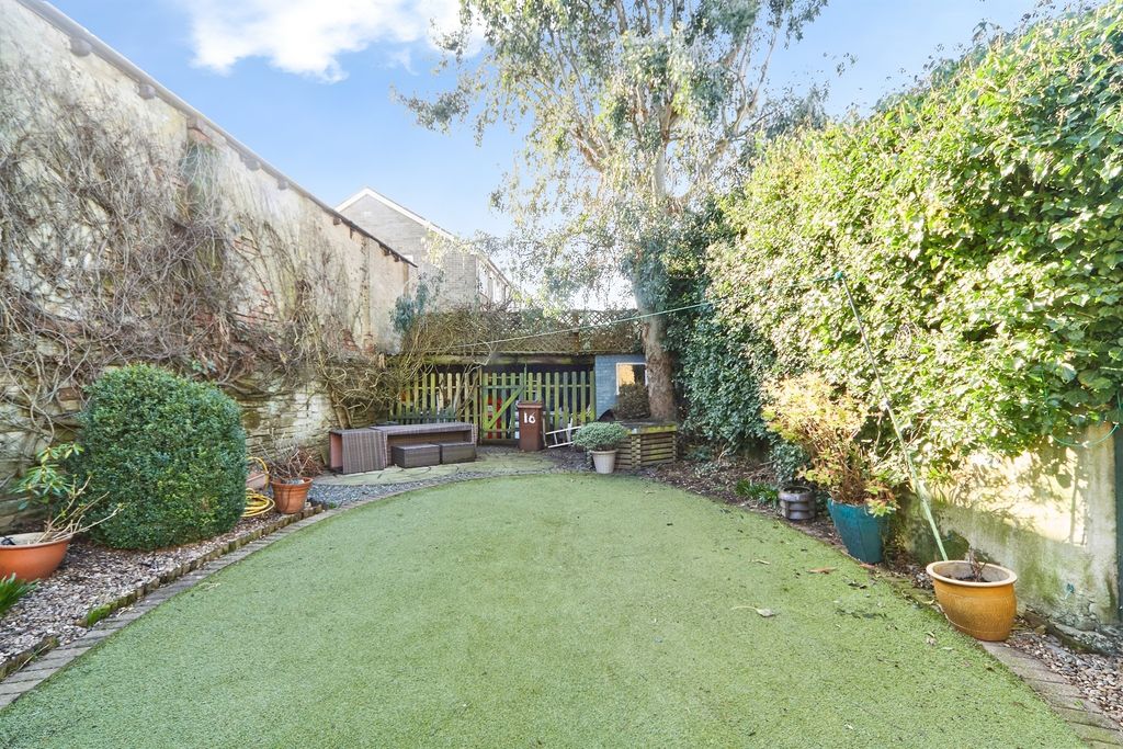 Property photo 2 of 20