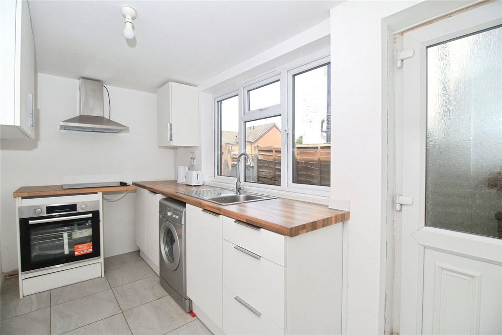 Property photo 2 of 8 Fitted Kitchen