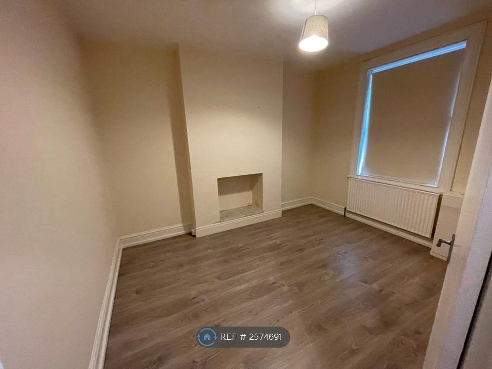 Property photo 3 of 15 Bedroom 1 Downstairs