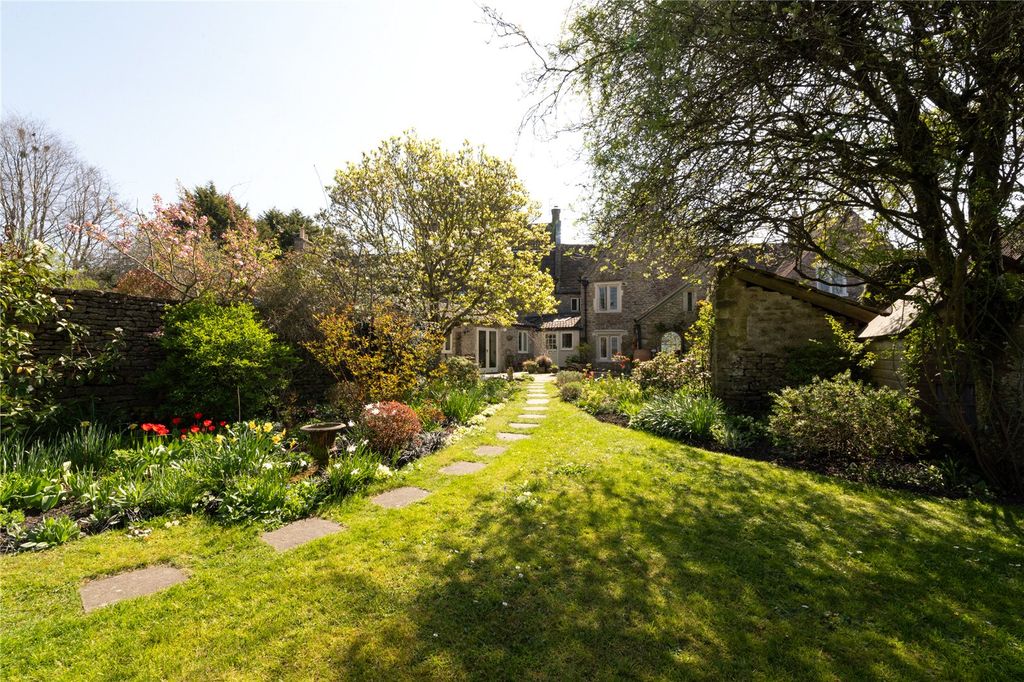 Property photo 3 of 31 Garden