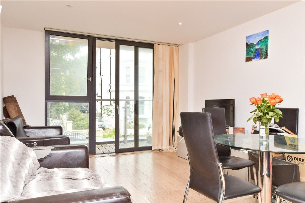 Property photo 3 of 9 Lounge/ Kitchen/ Diner