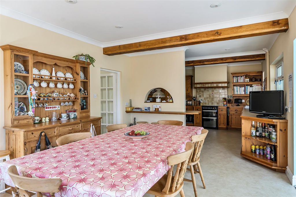 Property photo 3 of 22 Kitchen Diner.Jpg
