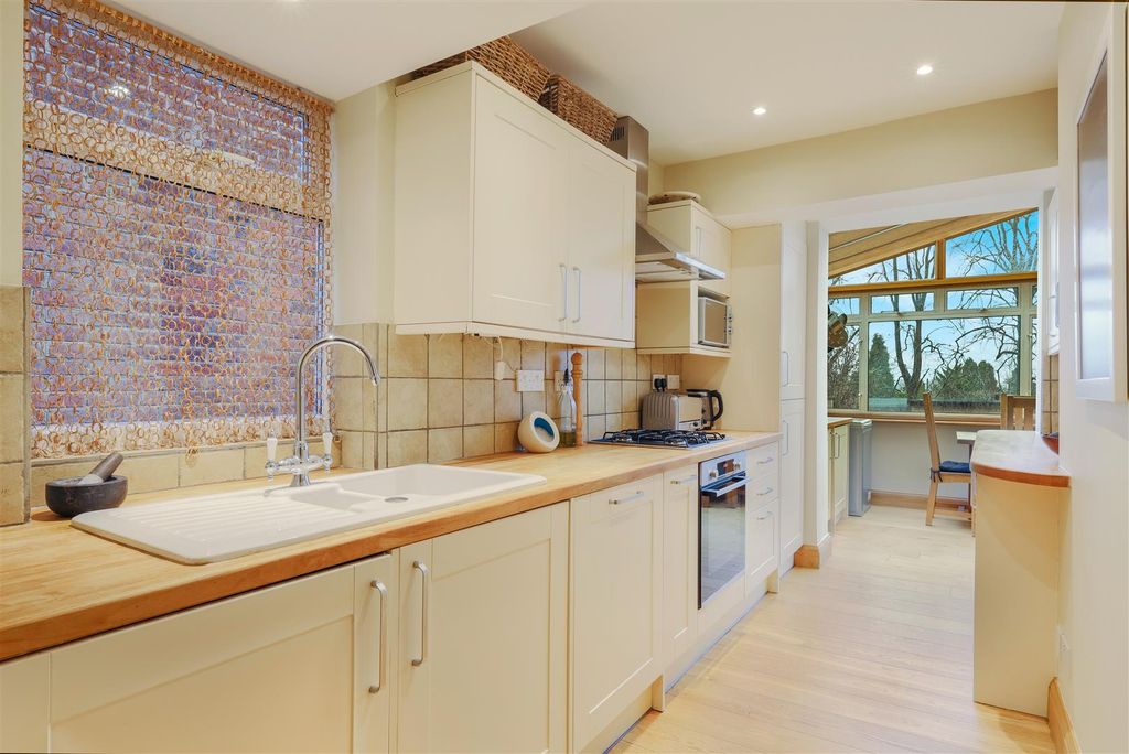 Property photo 2 of 30 Chapel Way, 13 (30 From 52)-13.Jpg