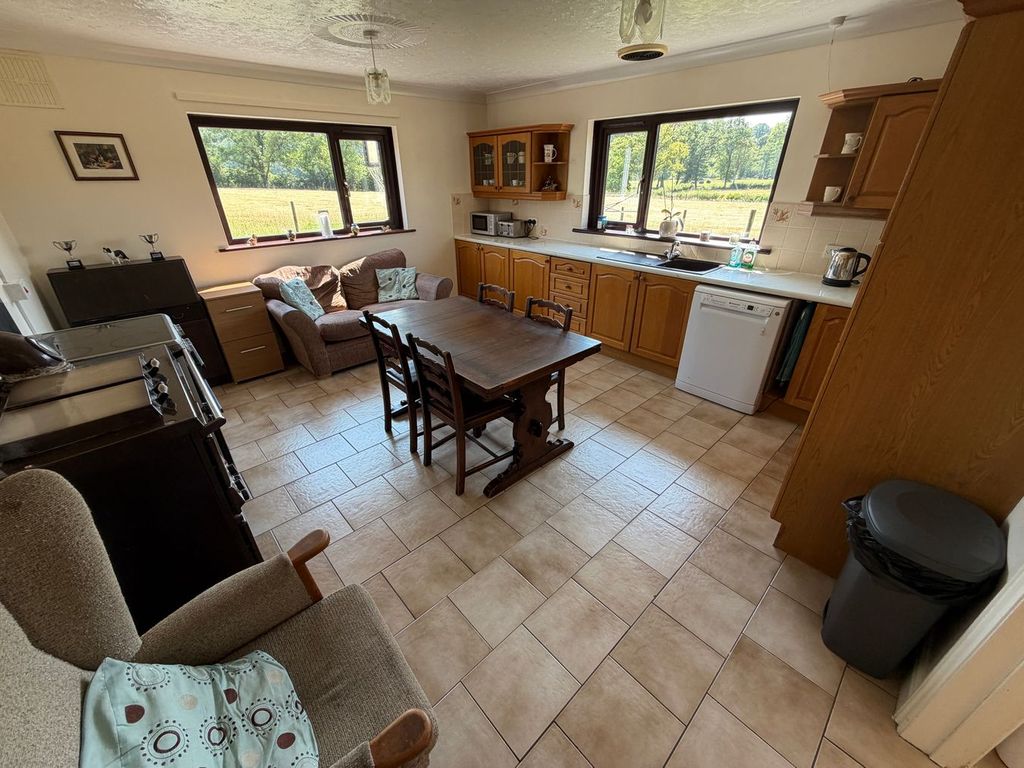 4 bed detached bungalow for salePumpsaint, Llanwrda SA19 photo 4