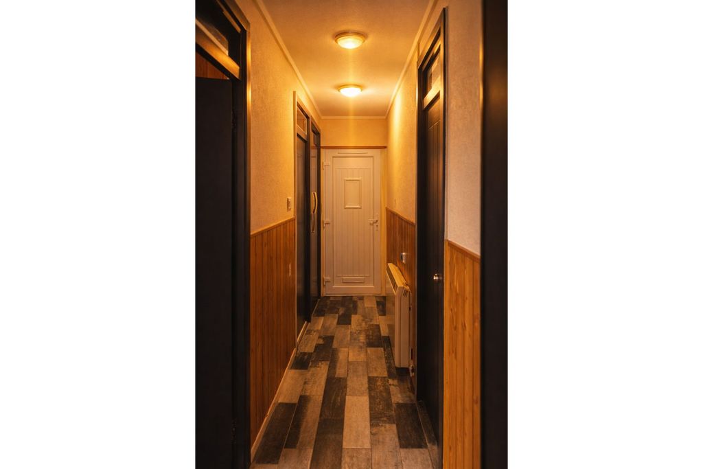 Property photo 3 of 8 Hall