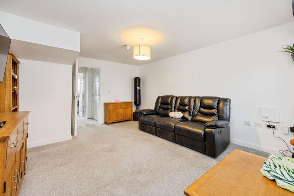 Property photo 2 of 17 Photo