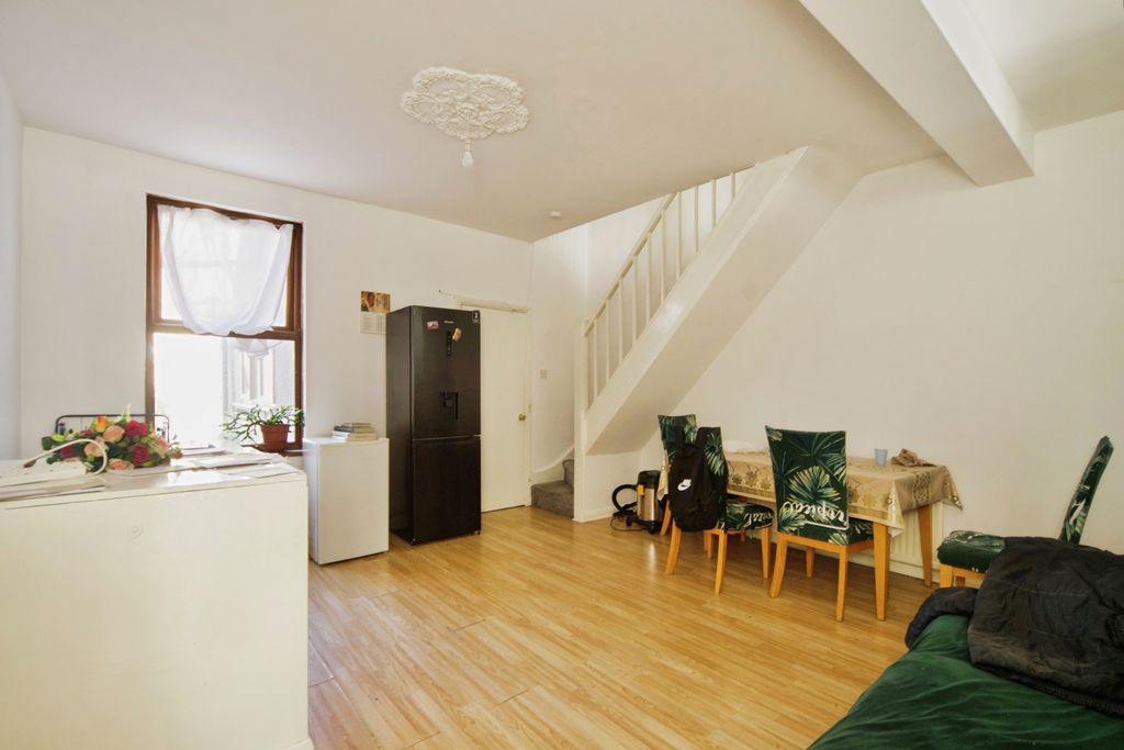 Property photo 2 of 11 Pbox-Img.Jpg