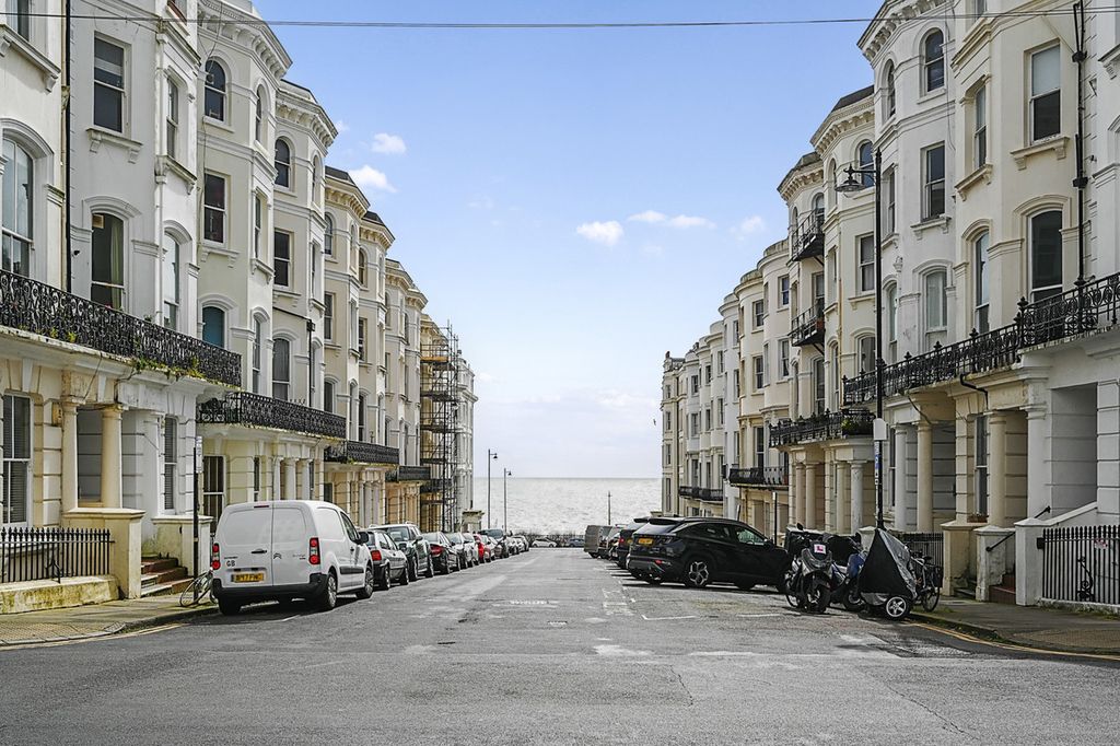 Property photo 3 of 19