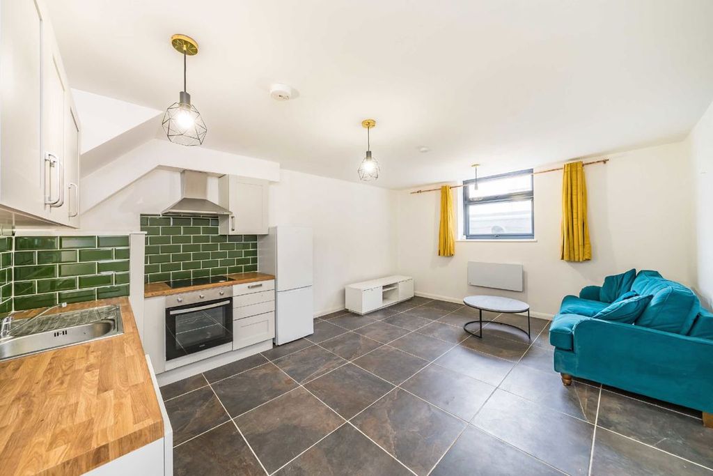 Property photo 1 of 3