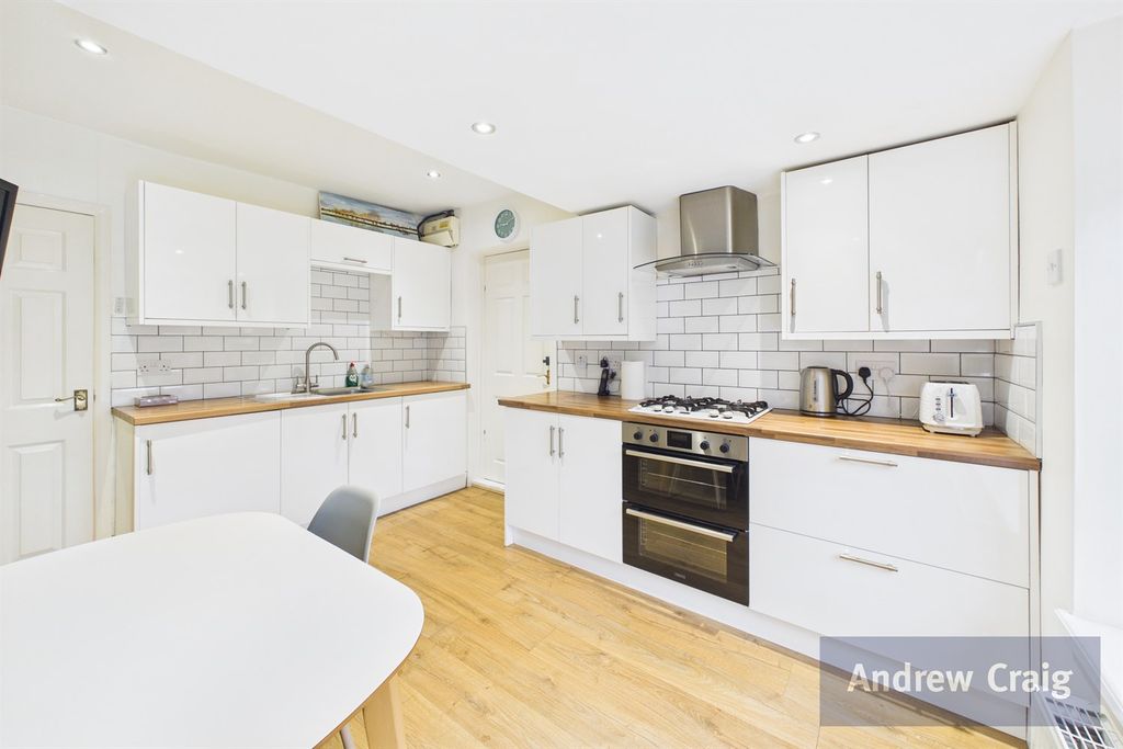 Property photo 2 of 12 Kitchen Diner