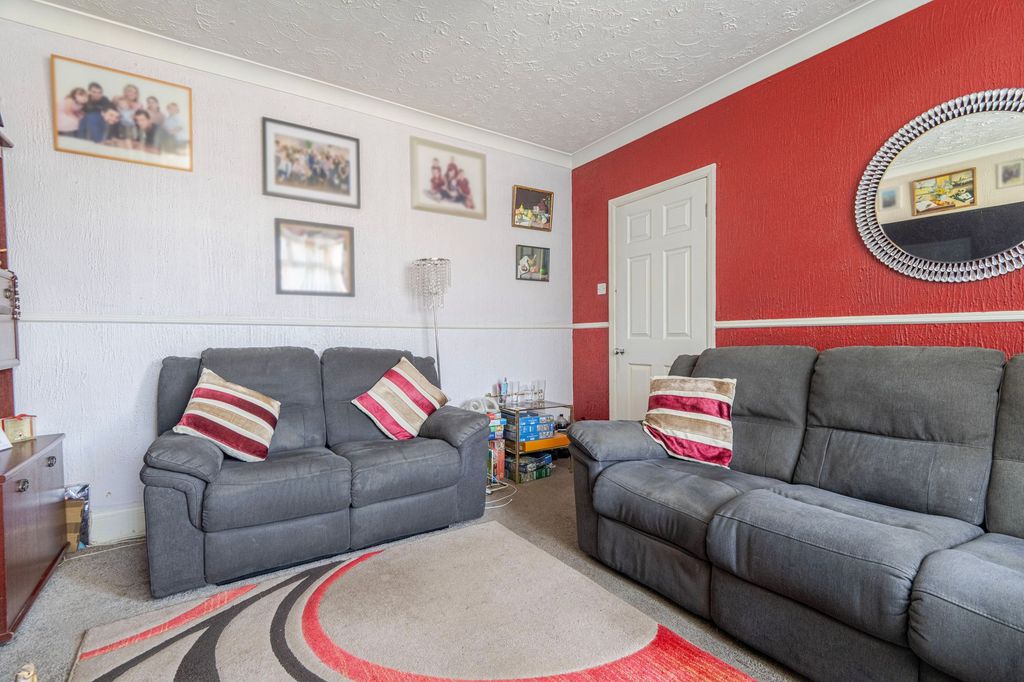 Property photo 3 of 16