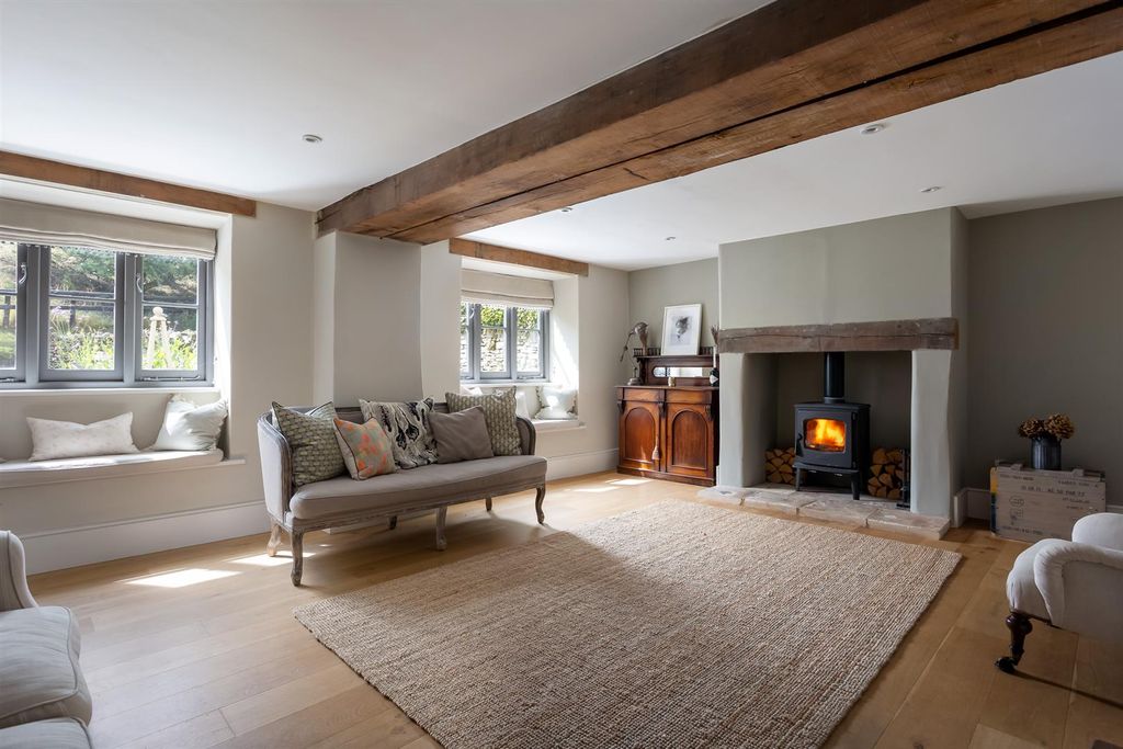 Property photo 2 of 45 30 - Springview - Gl8 8XX - Web.Jpg