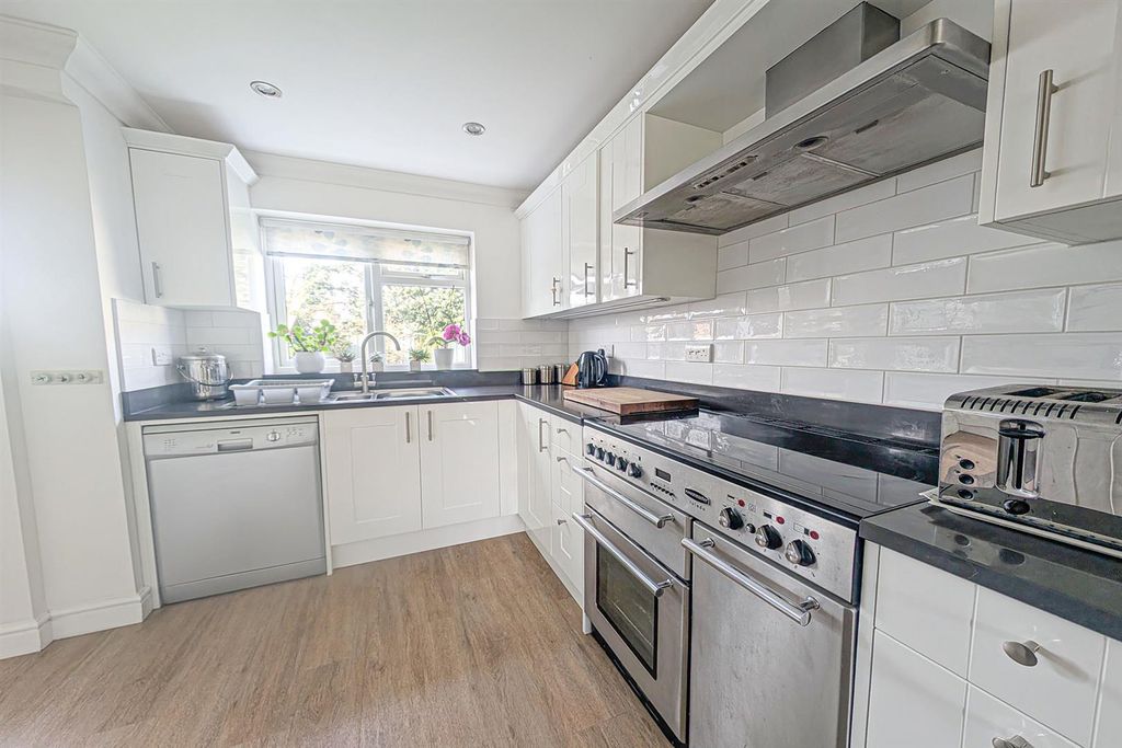 Property photo 2 of 18 Kit 1.Jpg