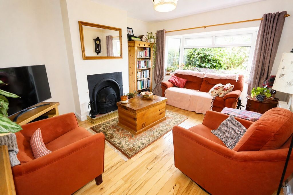 Property photo 2 of 31
