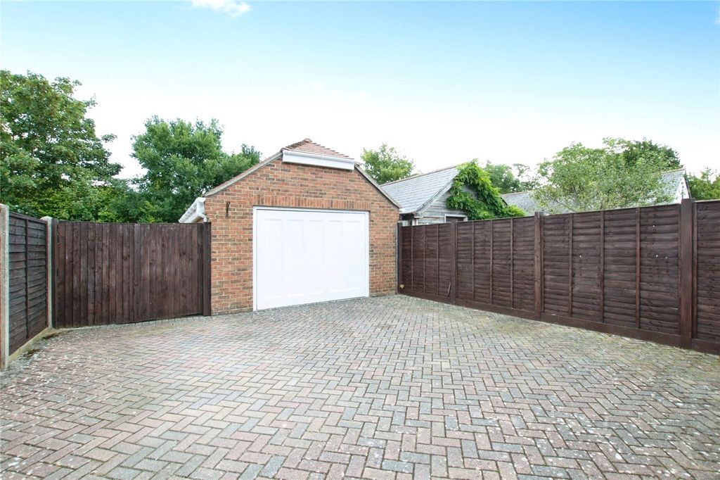 Property photo 2 of 20 Picture No. 23