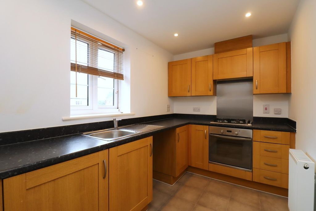 Property photo 2 of 16 Kitchen