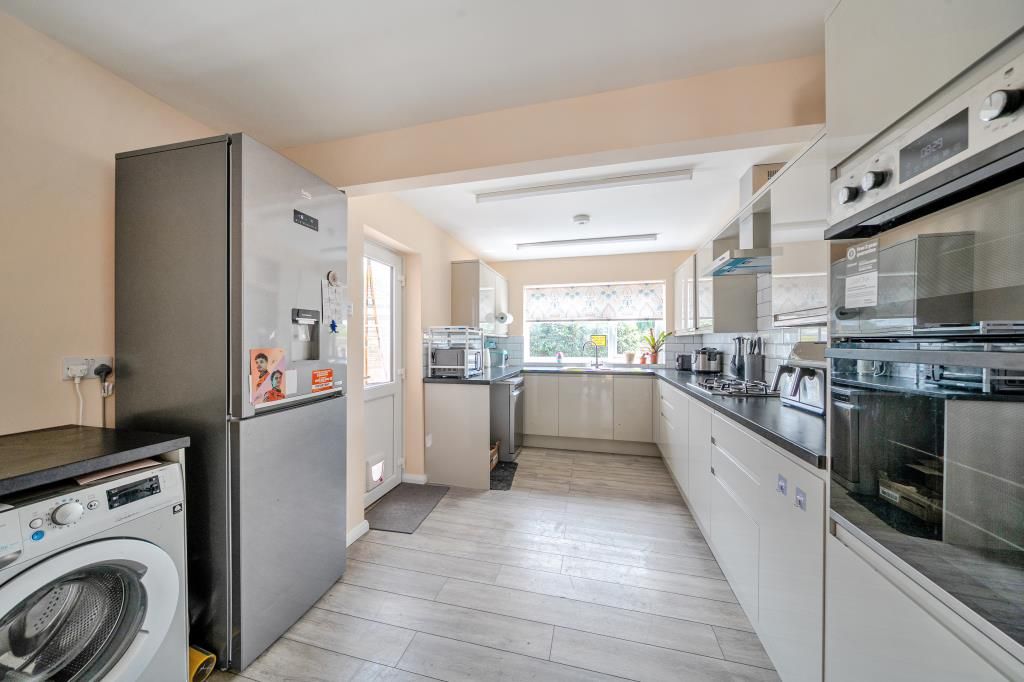 Property photo 3 of 19 Kitchen