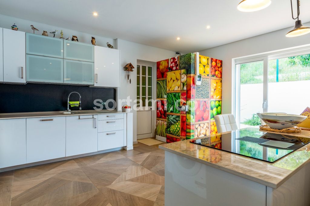 Property photo 3 of 34