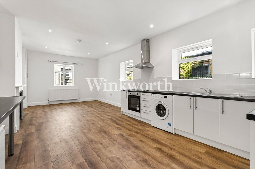Property photo 2 of 14 Picture No. 10